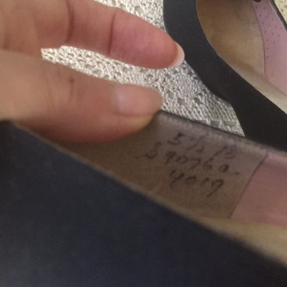 Vintage Saks Fifth Ave. satin heels black - Picture 8 of 8